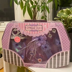 Pretty Chic Dress Up Kit